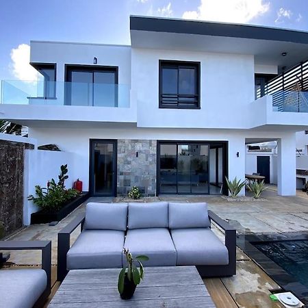 Magnifique Villa Avec Piscine กรองด์เบย์ ภายนอก รูปภาพ