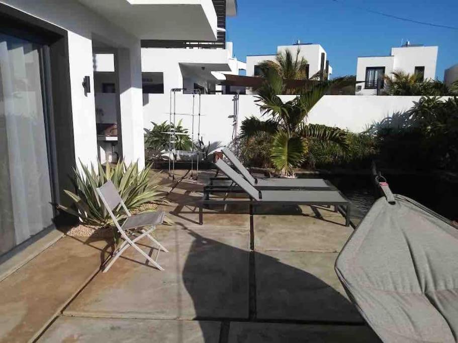Magnifique Villa Avec Piscine กรองด์เบย์ ภายนอก รูปภาพ