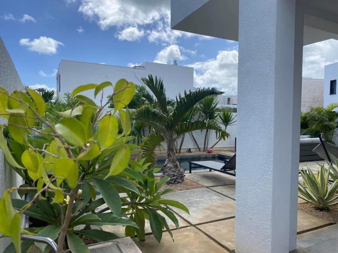 Magnifique Villa Avec Piscine กรองด์เบย์ ภายนอก รูปภาพ