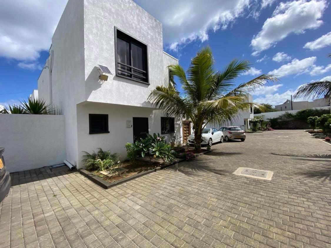Magnifique Villa Avec Piscine กรองด์เบย์ ภายนอก รูปภาพ